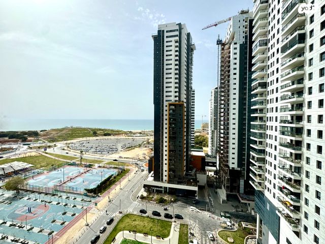 דירה, אריק איינשטיין, דרום חדש, פארק הים, בת ים