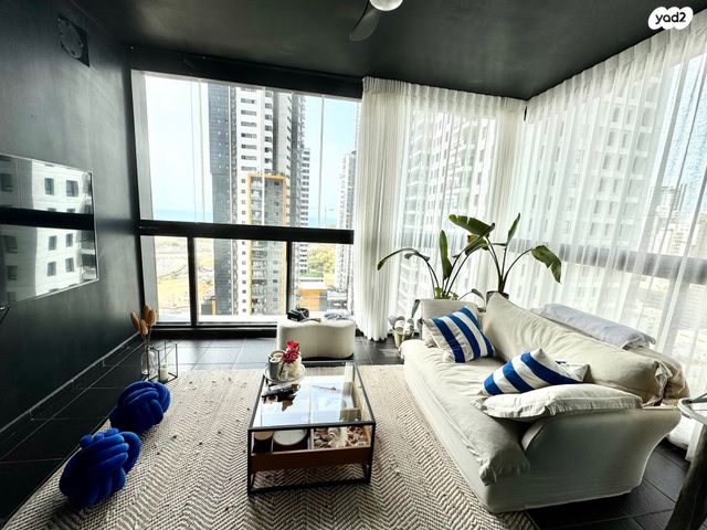 דירה, אריק איינשטיין, דרום חדש, פארק הים, בת ים