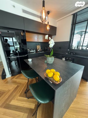 דירה, אריק איינשטיין, דרום חדש, פארק הים, בת ים