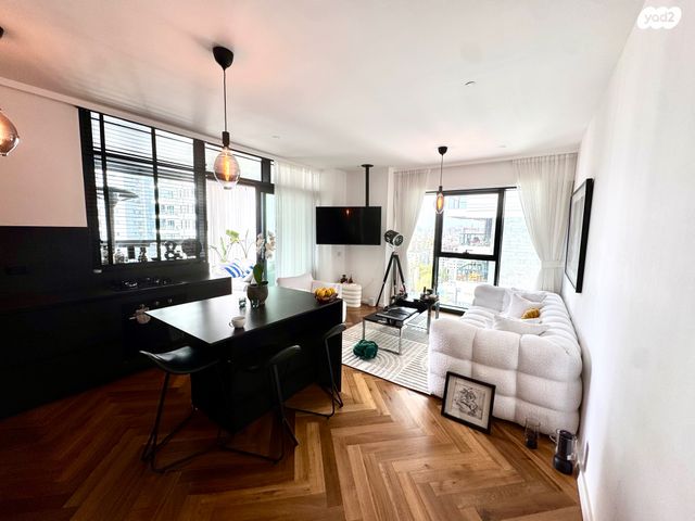 דירה, אריק איינשטיין, דרום חדש, פארק הים, בת ים