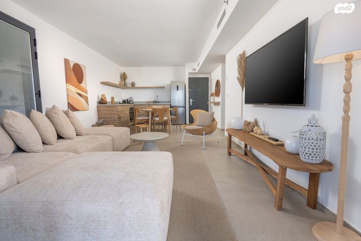 גג/ פנטהאוז, שער פלמר, תחנת רכבת השמונה, חיפה