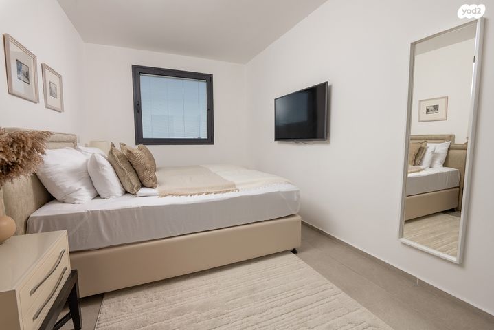 גג/ פנטהאוז, שער פלמר, תחנת רכבת השמונה, חיפה