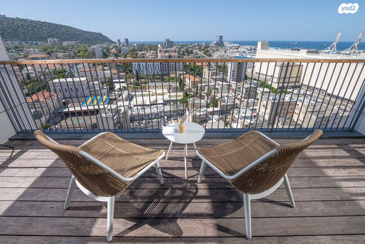 גג/ פנטהאוז, שער פלמר, תחנת רכבת השמונה, חיפה