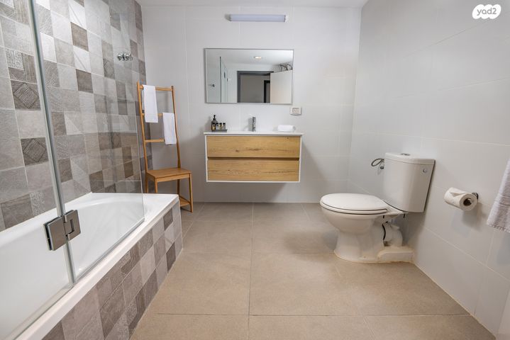 גג/ פנטהאוז, שער פלמר, תחנת רכבת השמונה, חיפה