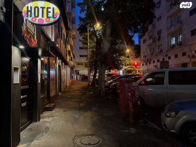 בית מלון, הבנקים, שער פלמר, תחנת רכבת השמונה, חיפה