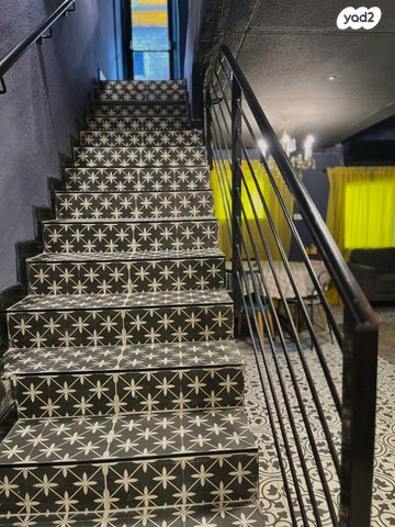 בית מלון, הבנקים, שער פלמר, תחנת רכבת השמונה, חיפה