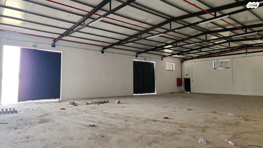 מחסנים, ניצני עוז