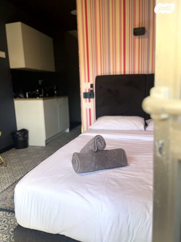 בית מלון, הבנקים, שער פלמר, תחנת רכבת השמונה, חיפה