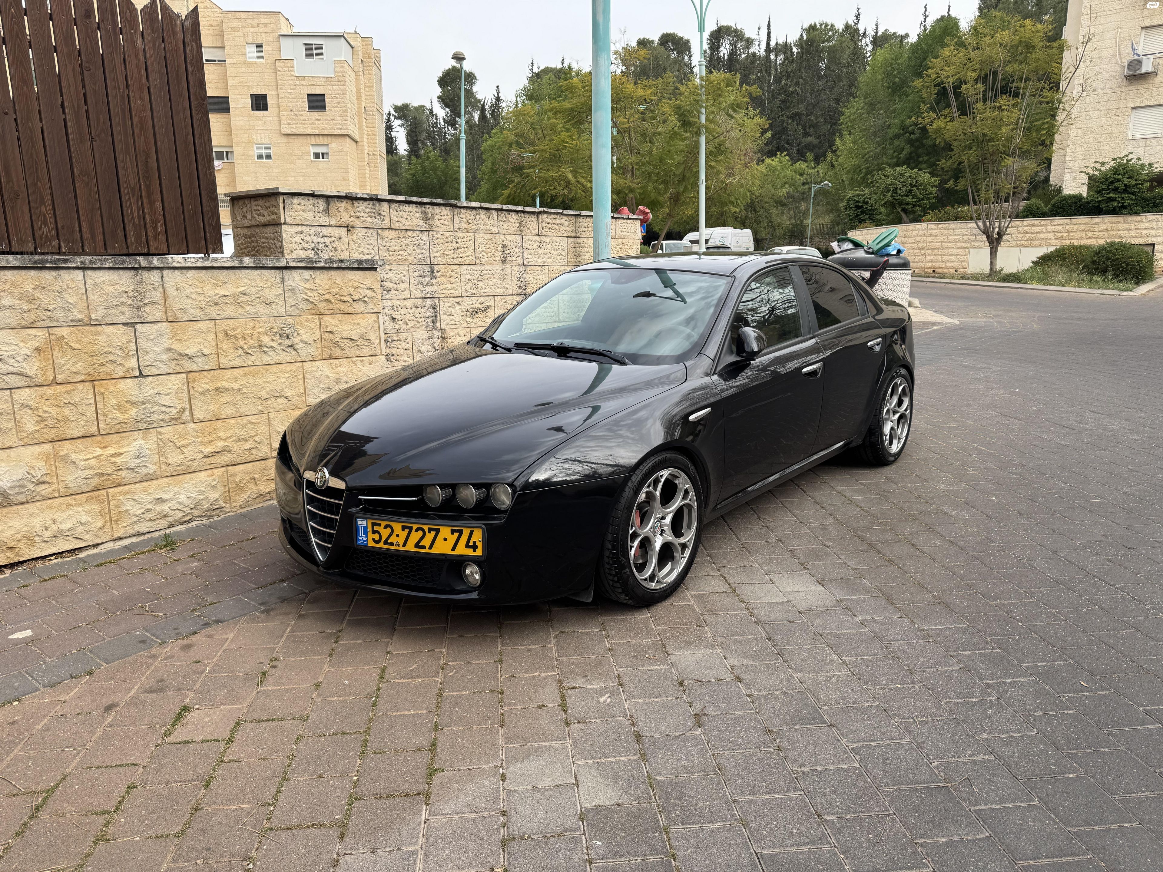 מודעת רכב אלפא רומיאו 159