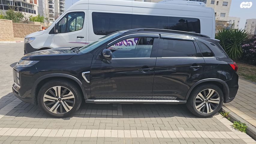 מודעת רכב מיצובישי ASX