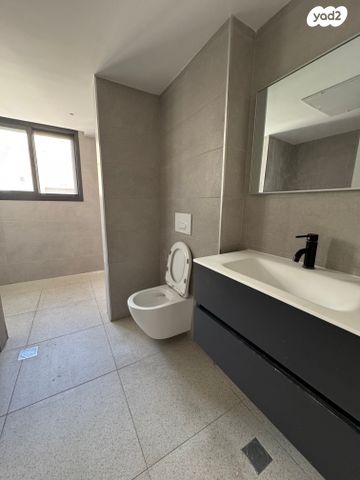 גג/ פנטהאוז, אגוזים 9, סביוני ים, קרית ים