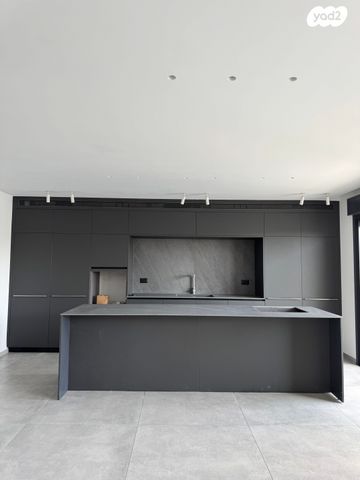 גג/ פנטהאוז, אגוזים 9, סביוני ים, קרית ים