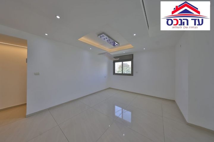 גג/ פנטהאוז, משכנות האומנים, קרית מוצקין