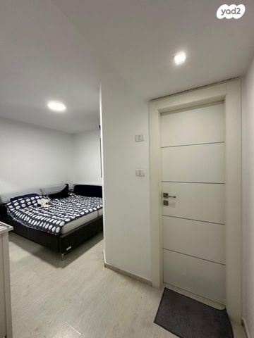 דירה, יגאל ידין 43, המגינים, מודיעין מכבים רעות