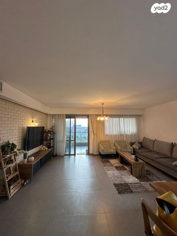 יגאל ידין 43