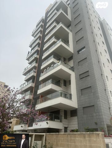 דירה, זאב וינהויז 2, יהוד מונוסון