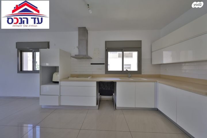 גג/ פנטהאוז, משכנות האומנים, קרית מוצקין