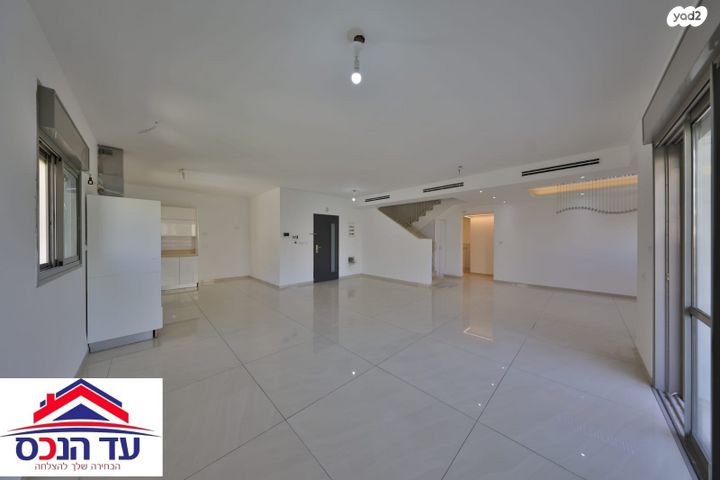 גג/ פנטהאוז, משכנות האומנים, קרית מוצקין