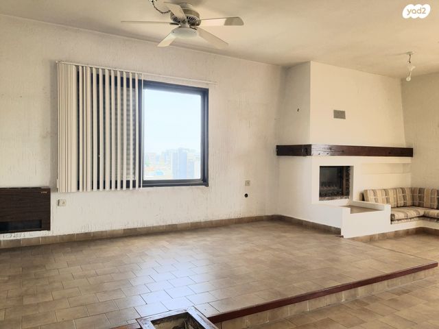 גג/ פנטהאוז, רחובות