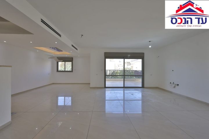 גג/ פנטהאוז, משכנות האומנים, קרית מוצקין