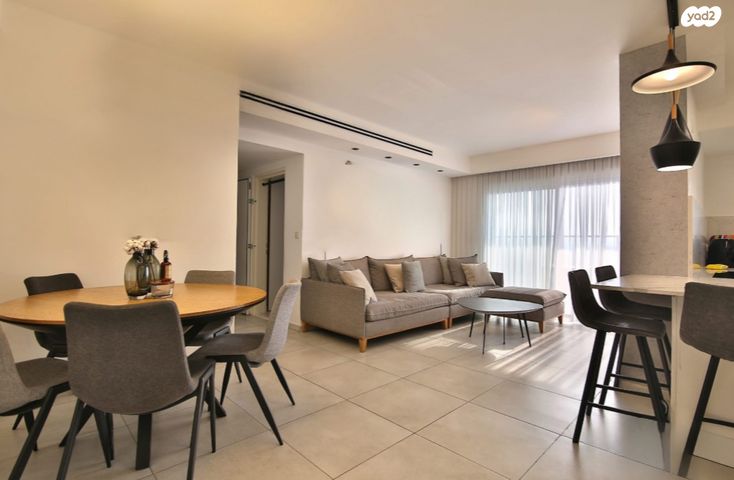 דירה, עפרה חזה, משכנות האומנים, קרית מוצקין