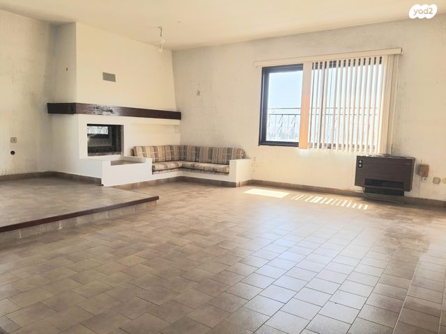 גג/ פנטהאוז, רחובות