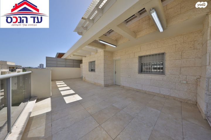 גג/ פנטהאוז, משכנות האומנים, קרית מוצקין