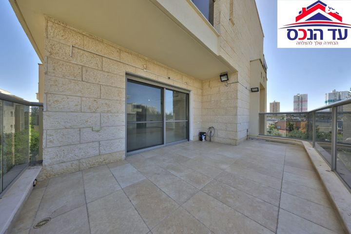 גג/ פנטהאוז, משכנות האומנים, קרית מוצקין