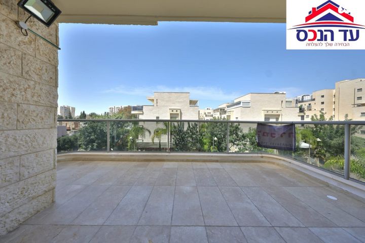 גג/ פנטהאוז, משכנות האומנים, קרית מוצקין