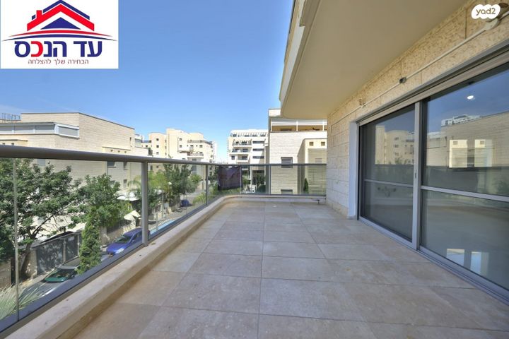 גג/ פנטהאוז, משכנות האומנים, קרית מוצקין