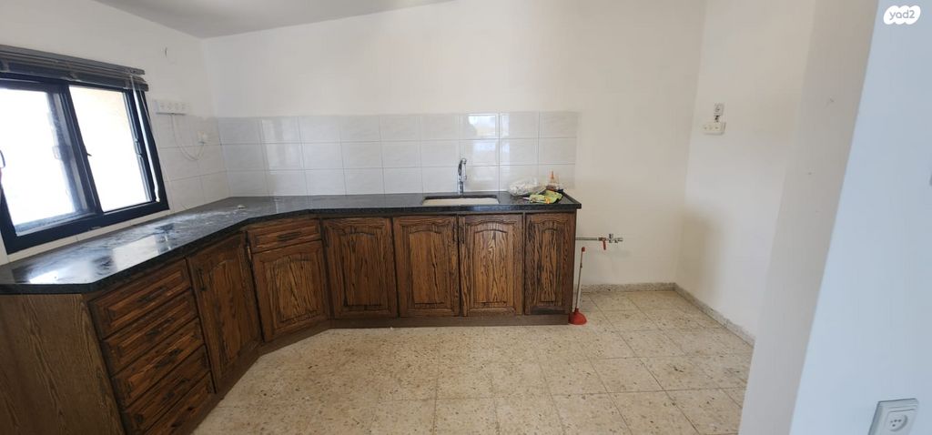 דירה, שביל האיריס, מרכז הכפר, מעלות תרשיחא