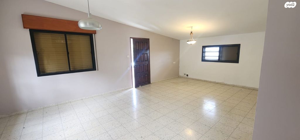 דירה, שביל האיריס, מרכז הכפר, מעלות תרשיחא