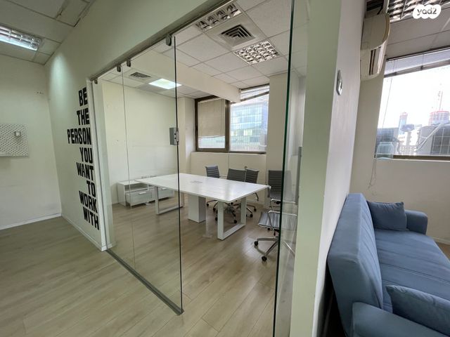 משרדים, חומה ומגדל, מונטיפיורי, הרכבת, תל אביב יפו