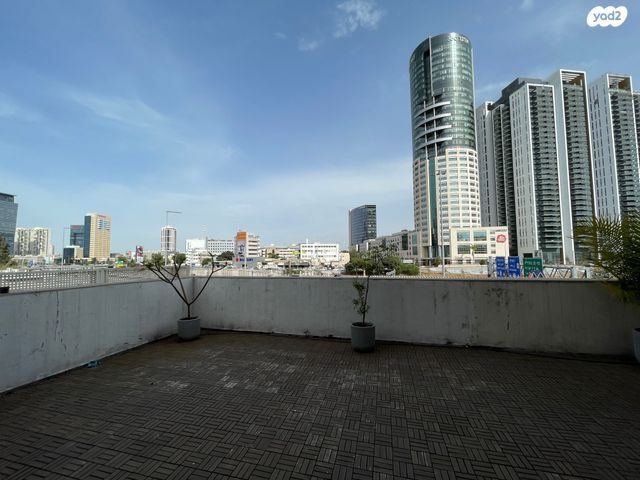 משרדים, חומה ומגדל, מונטיפיורי, הרכבת, תל אביב יפו