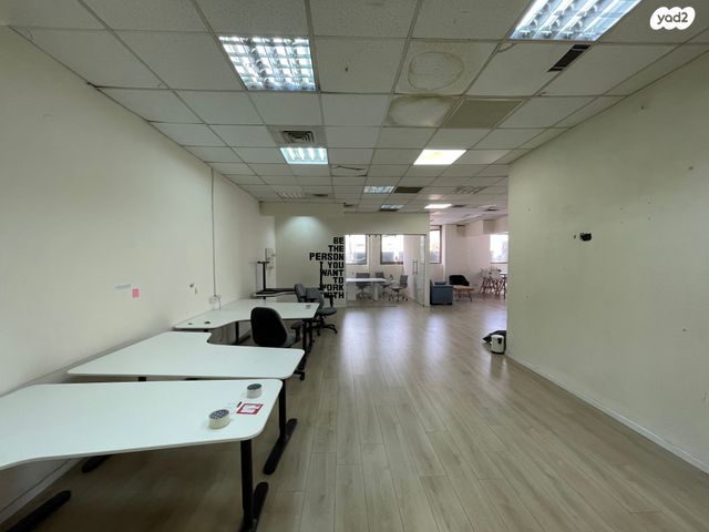 משרדים, חומה ומגדל, מונטיפיורי, הרכבת, תל אביב יפו