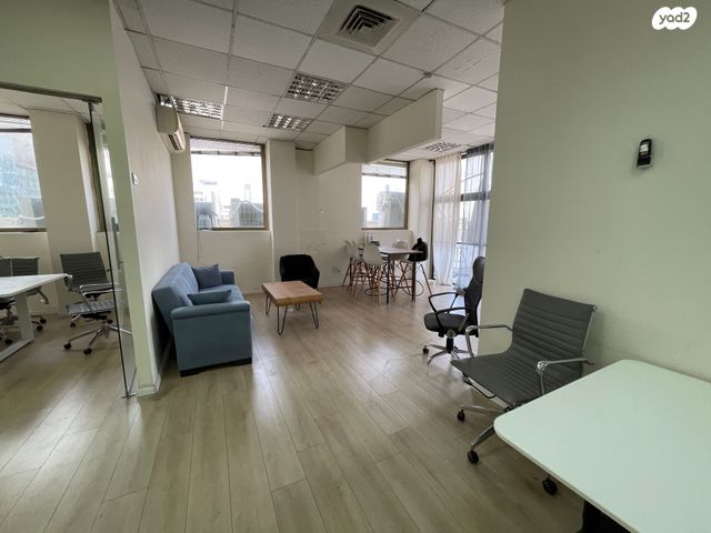 משרדים, חומה ומגדל, מונטיפיורי, הרכבת, תל אביב יפו