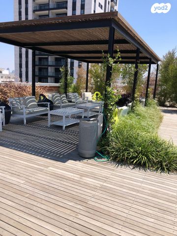 משרדים, יגאל אלון, ביצרון ורמת ישראל, תל אביב יפו