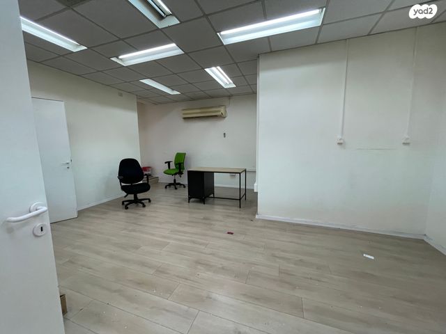 משרדים, חומה ומגדל, מונטיפיורי, הרכבת, תל אביב יפו