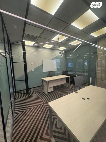 משרדים, יגאל אלון, ביצרון ורמת ישראל, תל אביב יפו