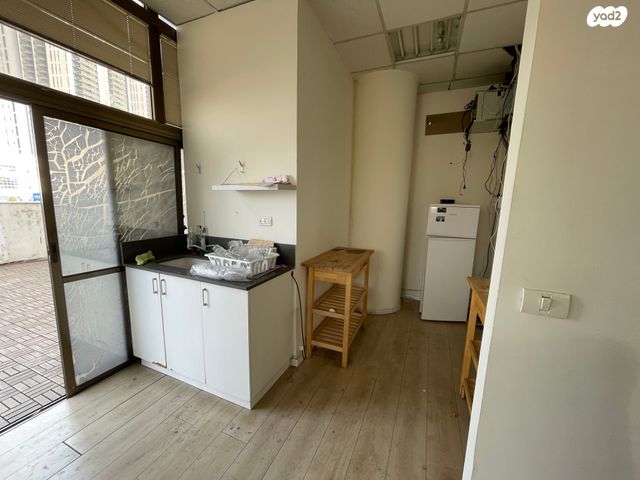 משרדים, חומה ומגדל, מונטיפיורי, הרכבת, תל אביב יפו