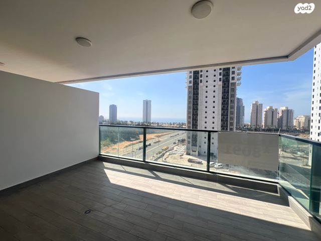 דירה, אמנון ליפקין שחק, נוף הטיילת, נתניה