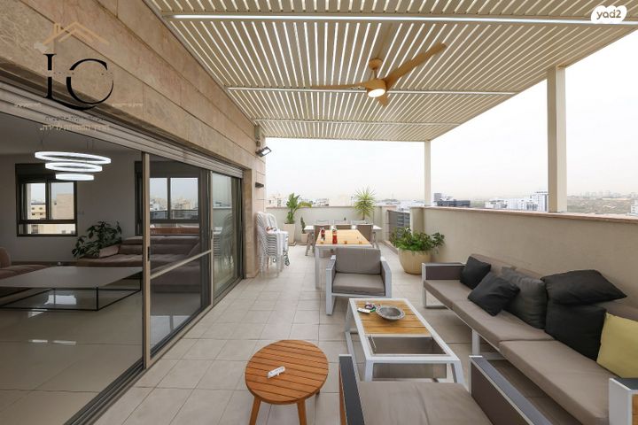 גג/ פנטהאוז, חולון