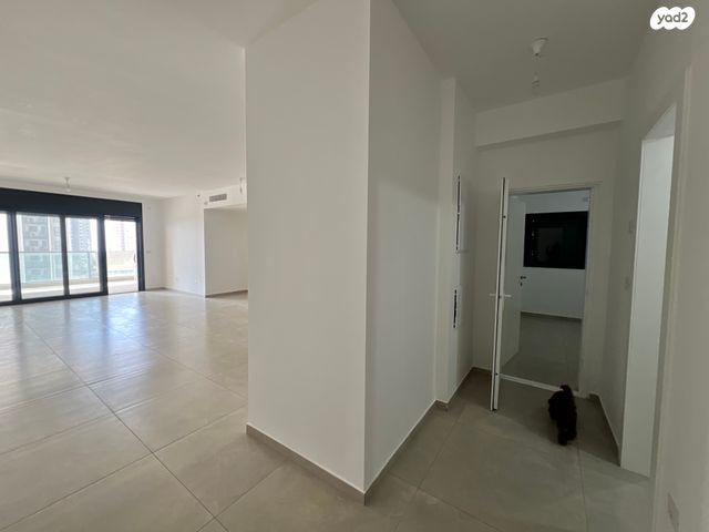 דירה, אמנון ליפקין שחק, נוף הטיילת, נתניה