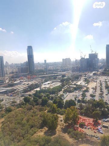 דירה, ניסים אלוני, צמרות איילון, פארק צמרת, תל אביב יפו