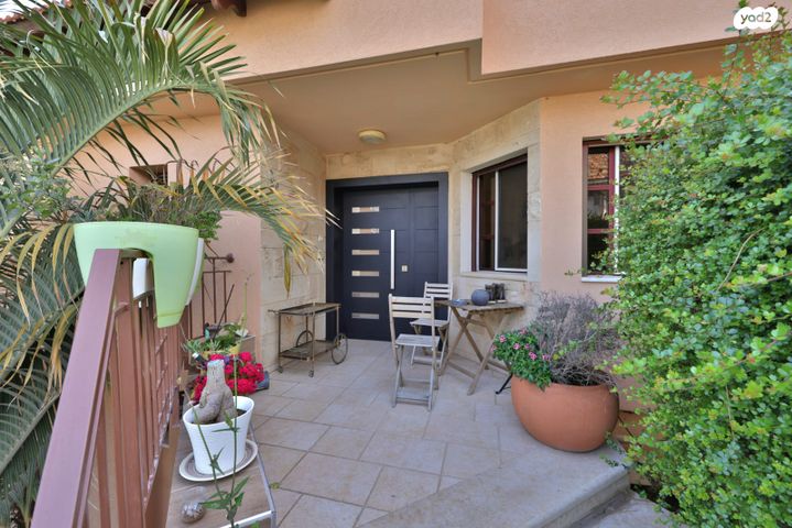 דו משפחתי, פול גוגן, גבעת טל, קרית אתא