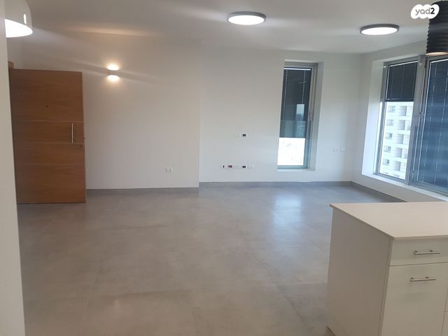 דירה, ניסים אלוני, צמרות איילון, פארק צמרת, תל אביב יפו