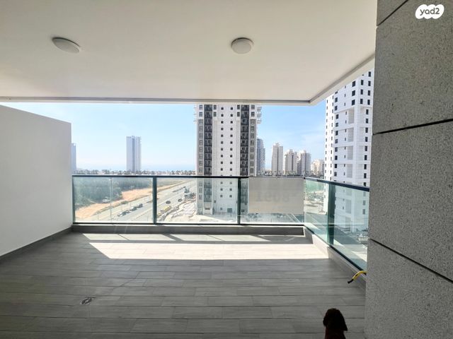 דירה, אמנון ליפקין שחק, נוף הטיילת, נתניה