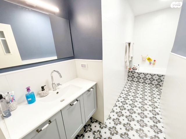 דירה, אהרון גולדשטיין, בורוכוב, גבעתיים