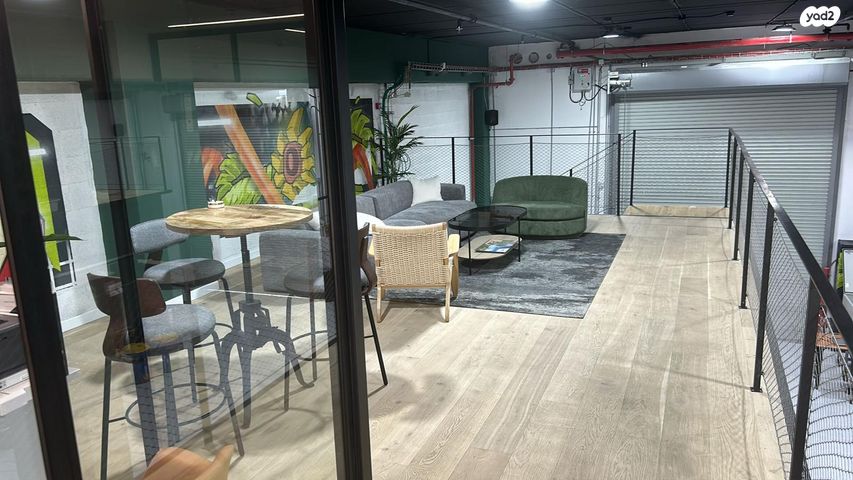 מחסנים, חולון