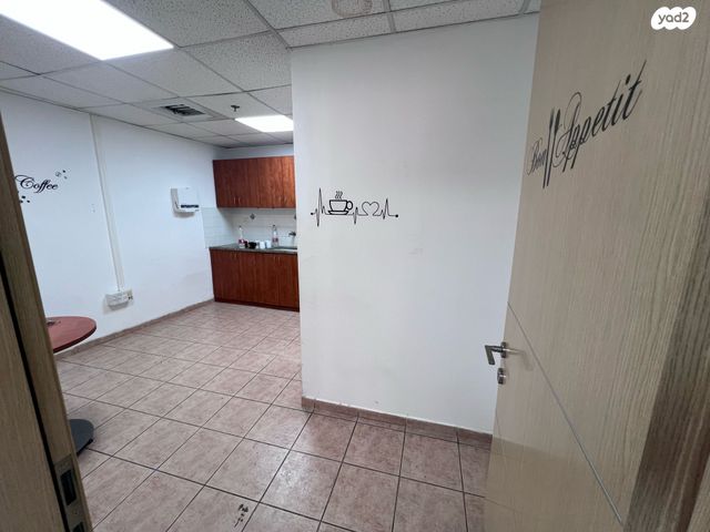 משרדים, נשר